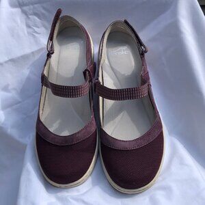 Dansko Raeann Plum Purple 9.5-10/EU 40 Women's Mary Jane Sandal